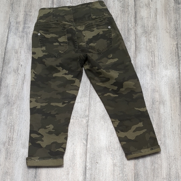 No Boundaries Women's Green Camo Ankle Jeans - Picture 4 of 6